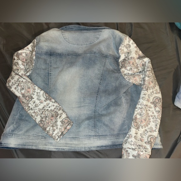 Jean Jacket with hood - Picture 5 of 6